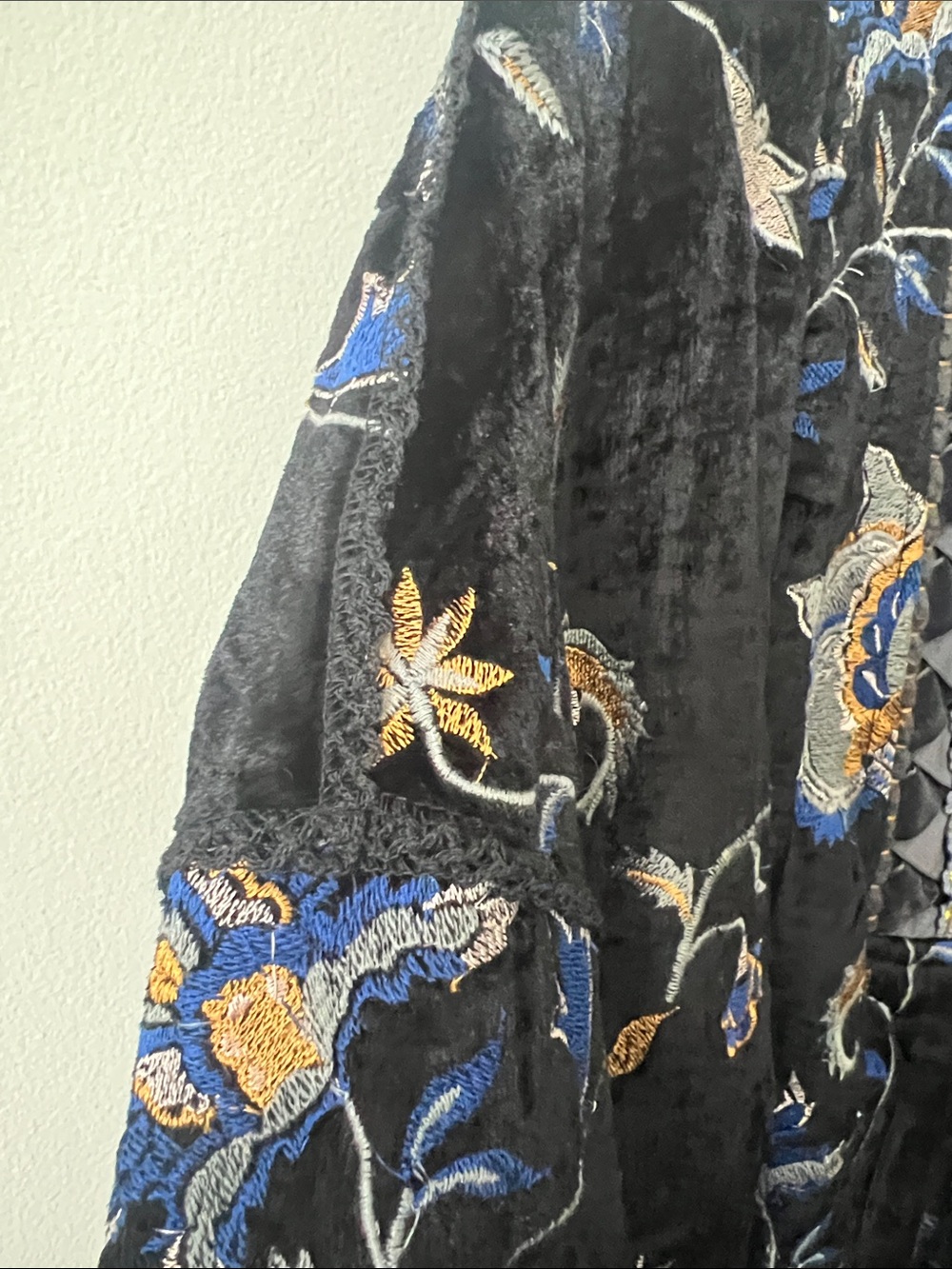 Anthropologie BL-NK London Roxanne Velvet Embroidered Floral Duster Jacket M - Picture 5 of 16